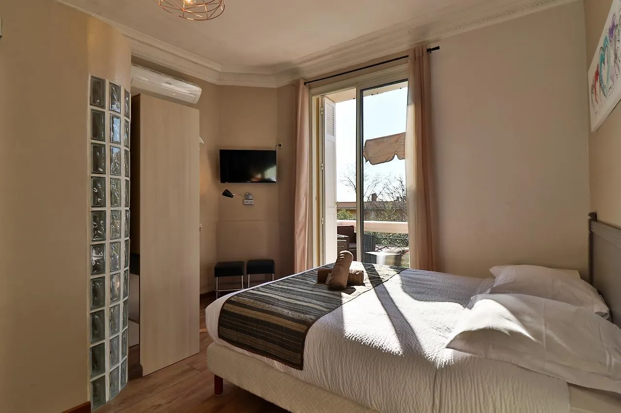 Hotel La Villa Florida Бандоль 2*,